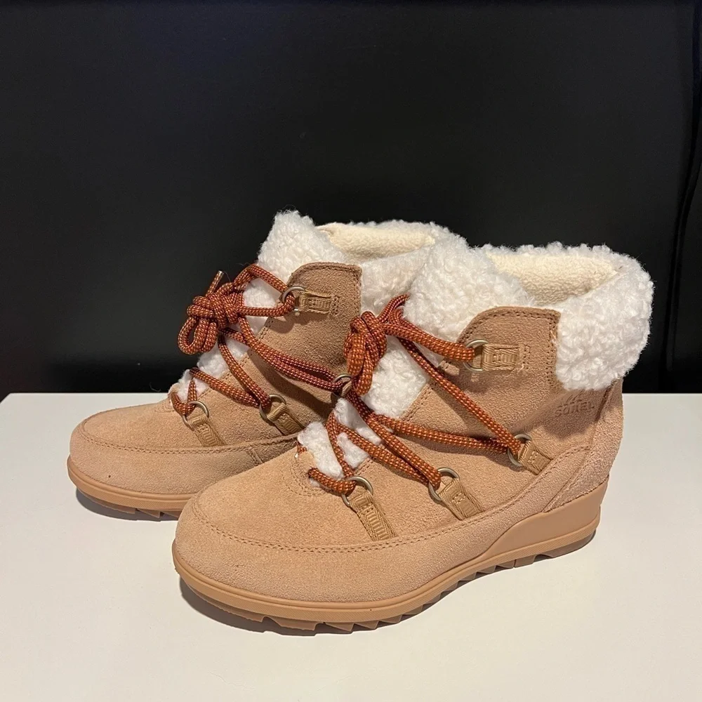 NWOT Sorel Evie Wedge Bootie
